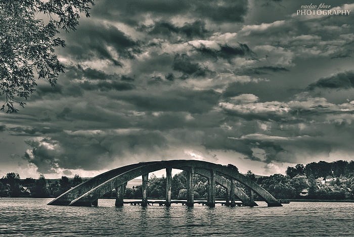 Cheb-Všeboř: Zatopený most
